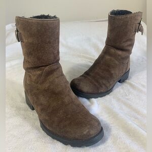 UGG Low Heel Ankle Boots with Buckle and Side Zipper - Women’s Size 7 Brown